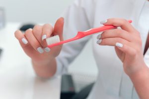 checking toothbrush head